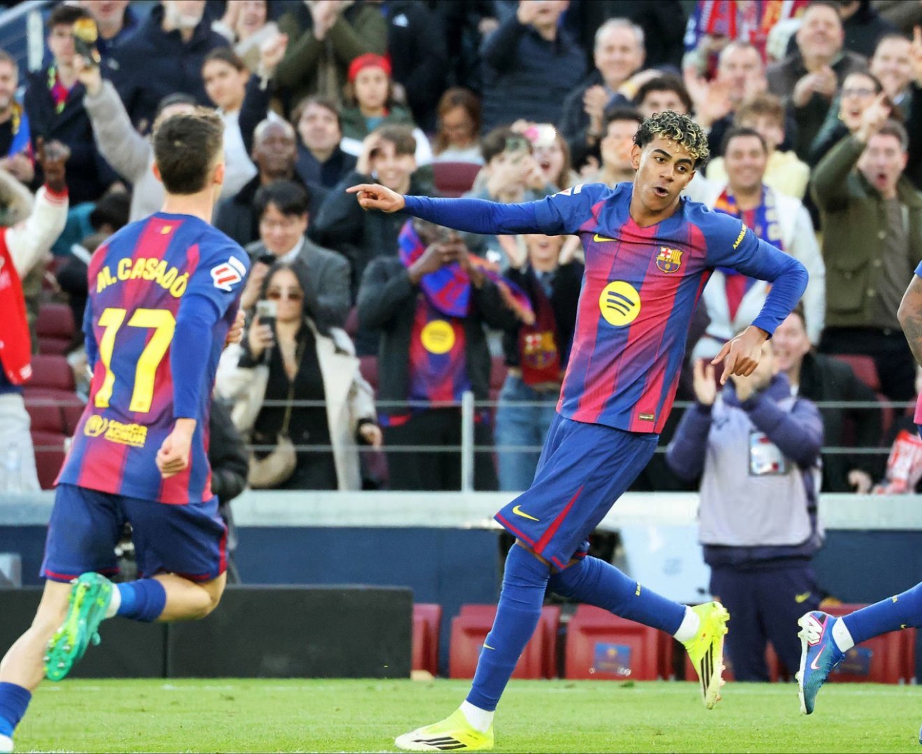 世体：退步了巴塞罗那本赛季36场比赛打入99球，距离100球仅差一球。上赛季，