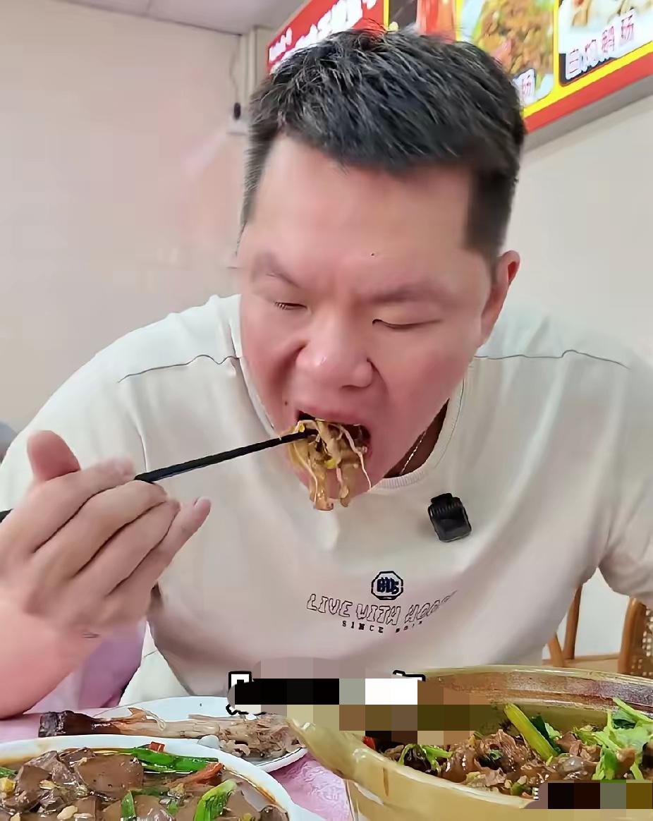 朱芳雨吃的是什么？看上去非常好吃的样子