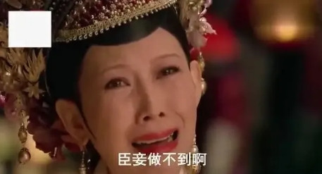 一次，郑晓龙被问：“你拍《甄嬛传》时，有没有让你特别头痛的演员，让你后悔的！”郑
