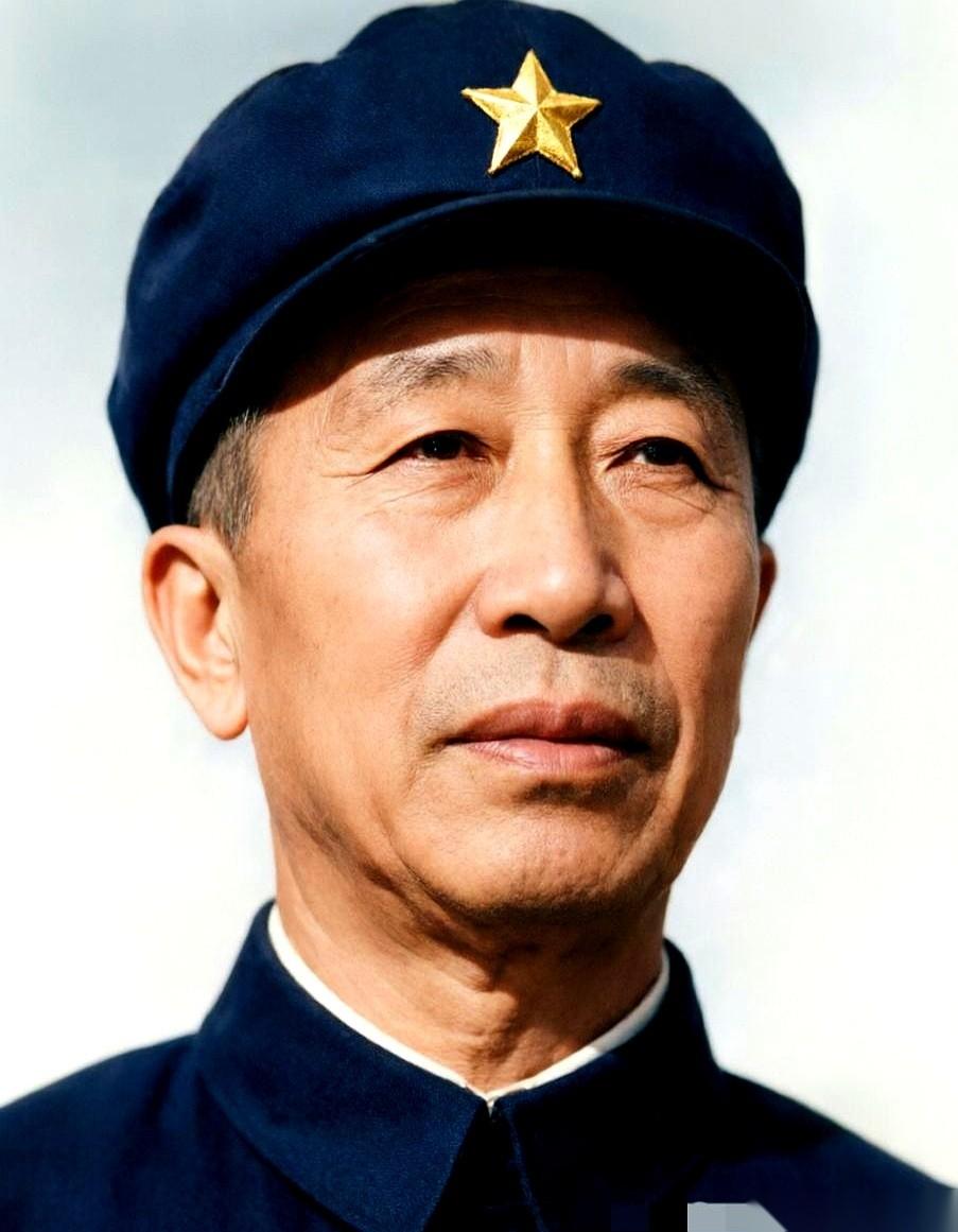 1955年中南海授衔，几百名开国少将的名单拉出来，排在绝对第一位的将领，前半段履