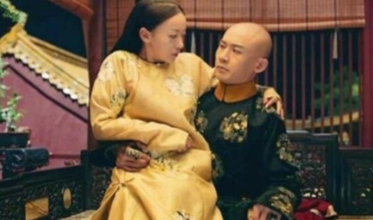 1756年，29岁令妃生下第一个孩子后，还未出月子，乾隆就迫不及待地宠幸她，此后
