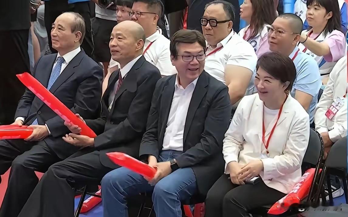 韩国瑜出席国民党全代会侯友宜缺席今天上午，国民党全代会登场。党主席郑丽文给