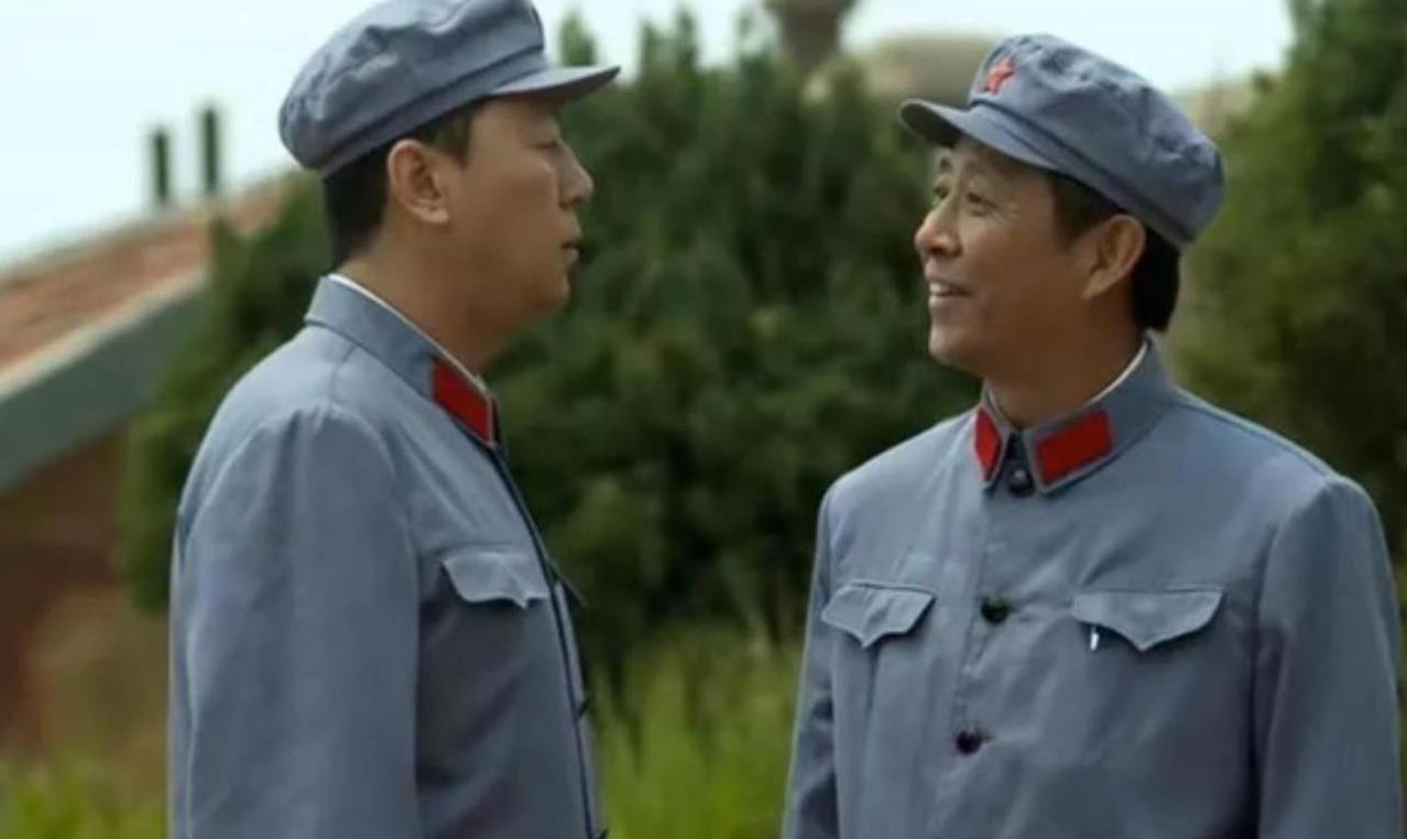 王振彪和江德福的退休待遇差别！王振彪是要塞区副政委退休，副军级职务退休，退休后应