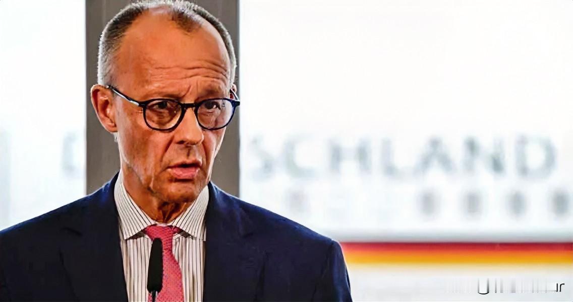 德国总理默茨在接受明镜报采访时说，乌克兰正处于人道主义和能源危机的边缘，特别是在