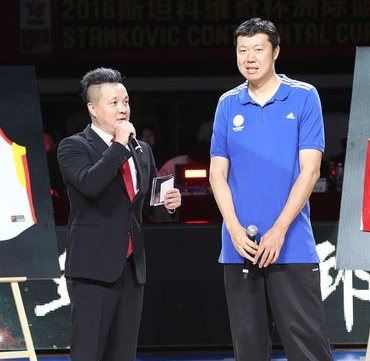 中国男篮名宿王治郅在女篮集训期间对韩旭进行了一个星期的专门特训。据中国女篮主教练