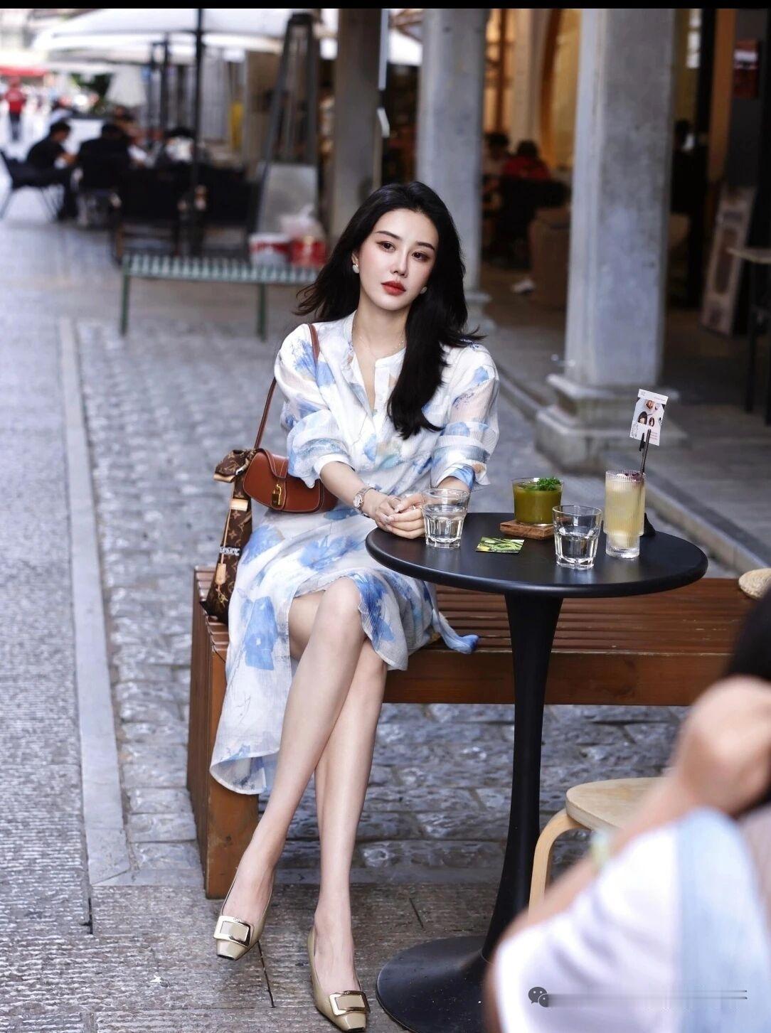 178女神模特沐沐穿搭分享爱拍照的女生到底有多迷人呢?什么样的女人，能让你眼前