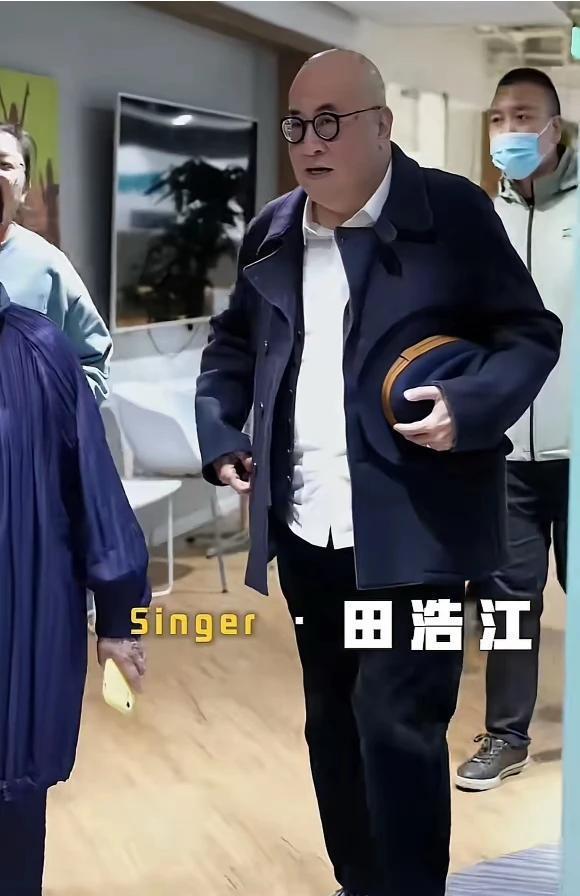 百密一疏啊既然剪掉了董宇辉为什么没把刘队一起剪掉呢？想当初那场访谈可是准