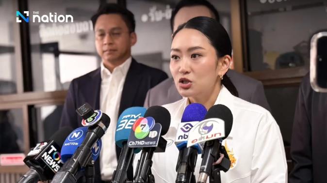 佩通坦气得讲话语音都开始颤抖。在柬埔寨的第一天攻击中，使用火箭炮击中了泰国平