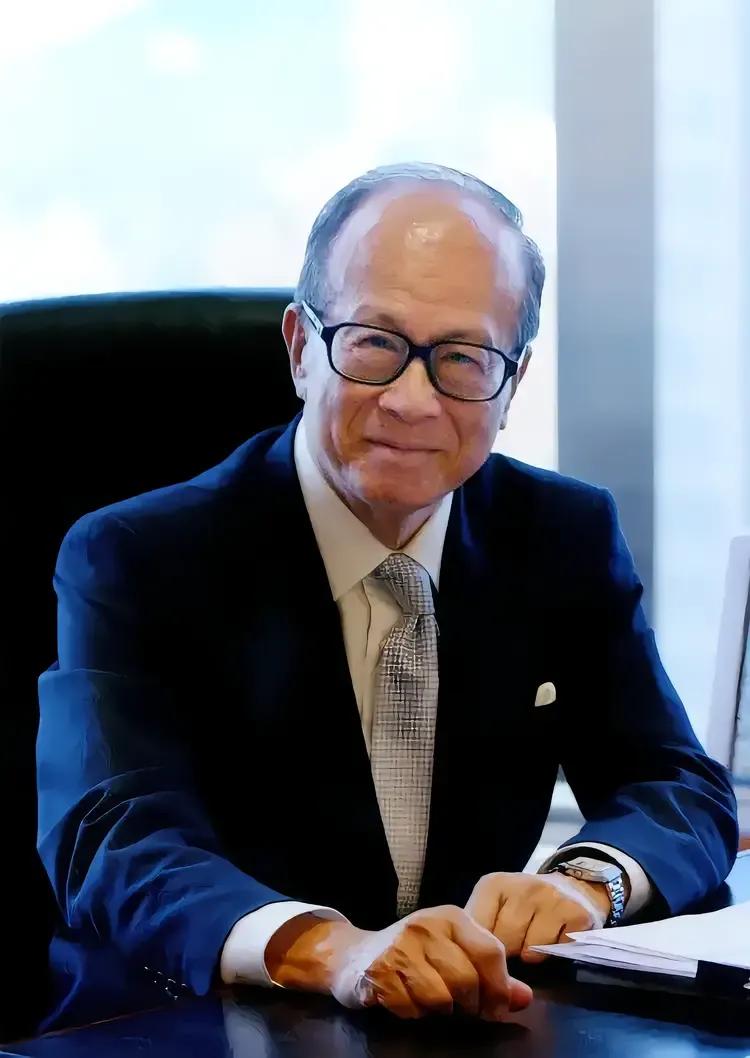 难怪李嘉诚接连卖掉了英国电网和电讯的业务，是早就嗅到了危险信号。2026年5月1