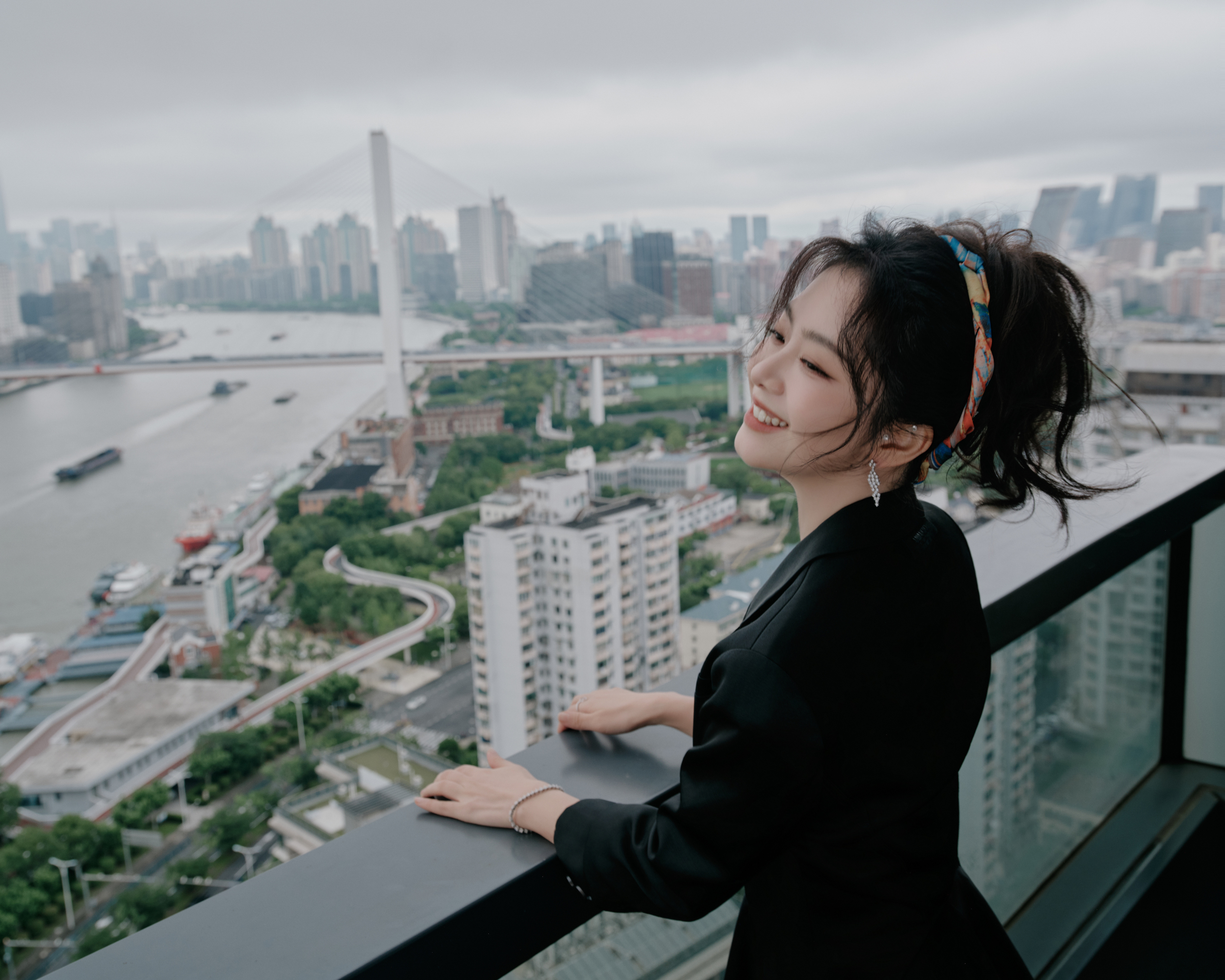 谭松韵🌱谭松韵春禾之上衣藏锋芒，守内心一禾。两小姐于喧嚣之外，从容自持，静待