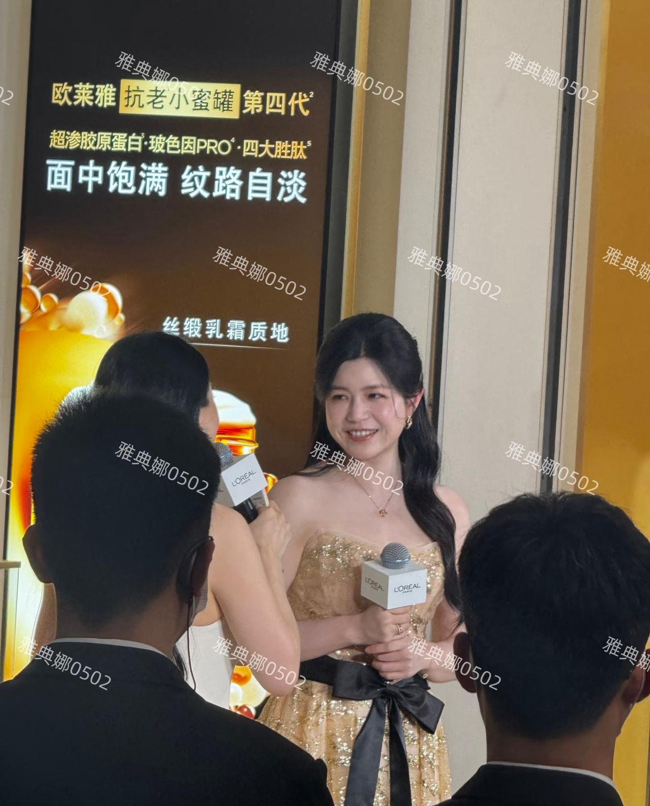 陈妍希的美貌被高估了，本人并没有网上夸的那样年轻漂亮有气质，出席天津线下活动时还