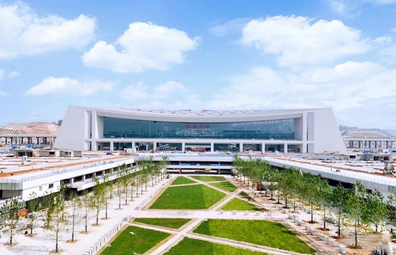 有时候，河南需要向湖北学习的地方太多了。看看湖北宜昌修建的高铁站，宜昌虽然不算