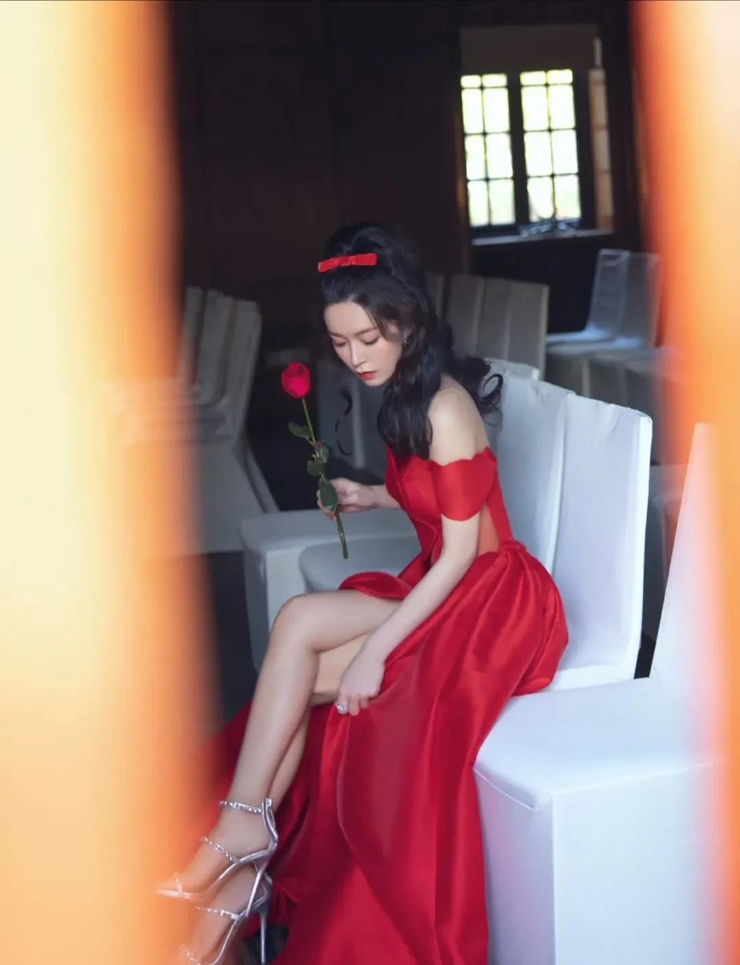 文咏珊红唇红裙#明星##女明星##文咏珊#