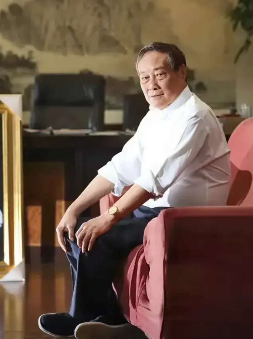 估计网上谴责宗庆后是有以下几点1:婚内出轨生了三个孩子，国内不能办结婚证结果