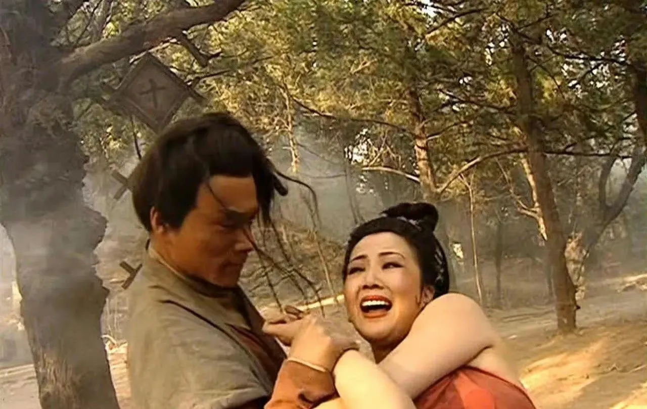 导演你就没想到这个男替身露馅了吗，这魁梧的四肢