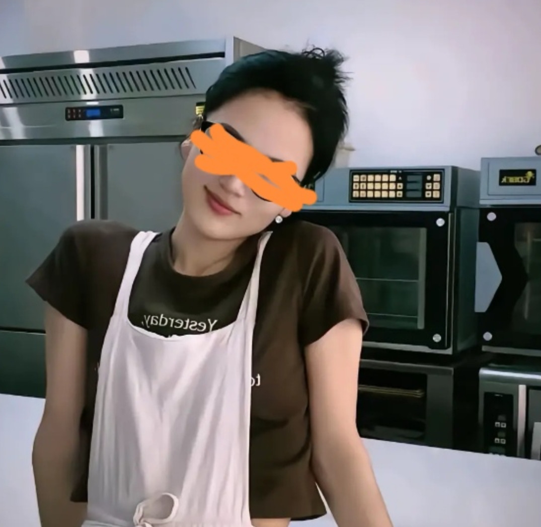 启东那位女老板的丈夫也不要太痛苦太在意了，直接与渣女离婚就可以了，因为从知情人透