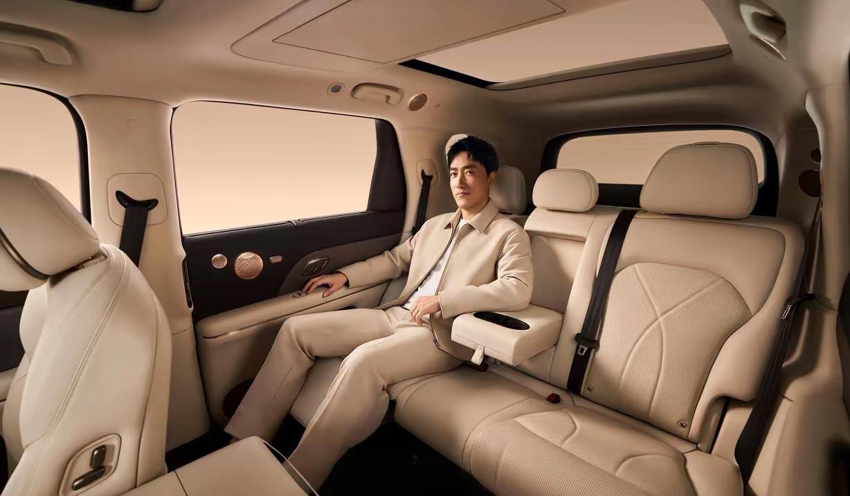 试驾了智己LS8才发现！30万预算居然能拿下百万豪车级的技术和体验，试驾完智己L