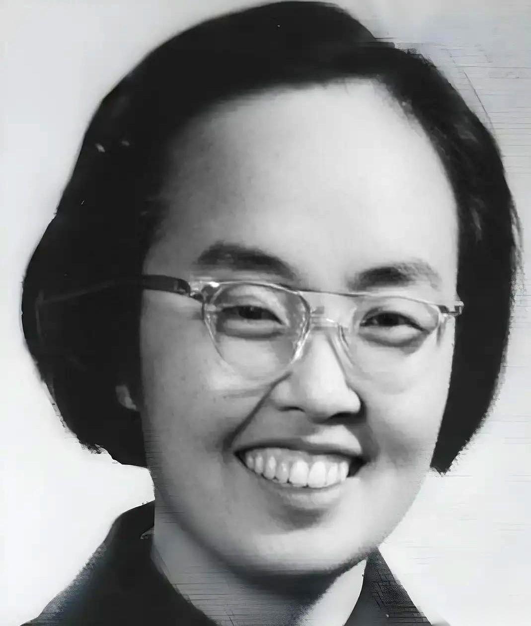 1960年，左权的女儿左太北考哈军工，考分超线不少，却硬生生被政审卡了脖子。原