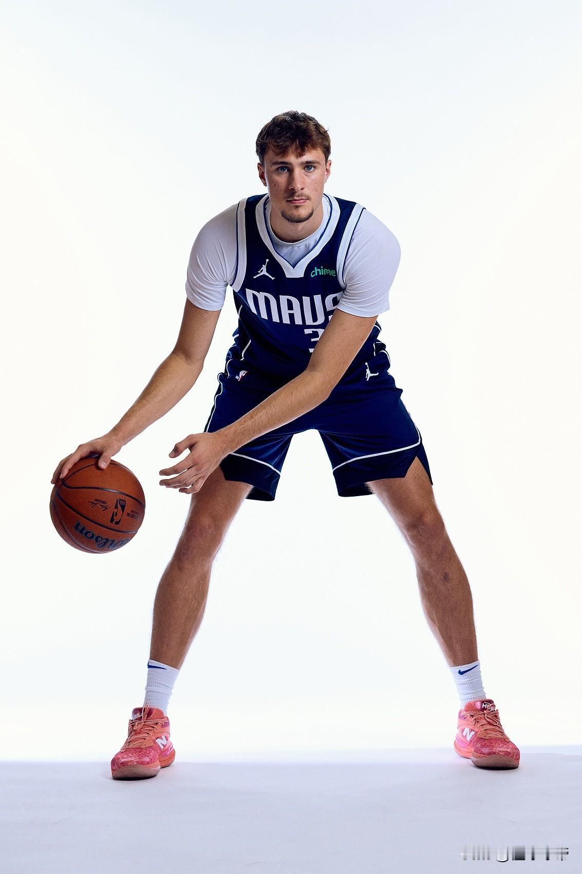 NBA状元弗拉格太可怜了，母亲只允许买18万美元以内的汽车！近日，NBA新科