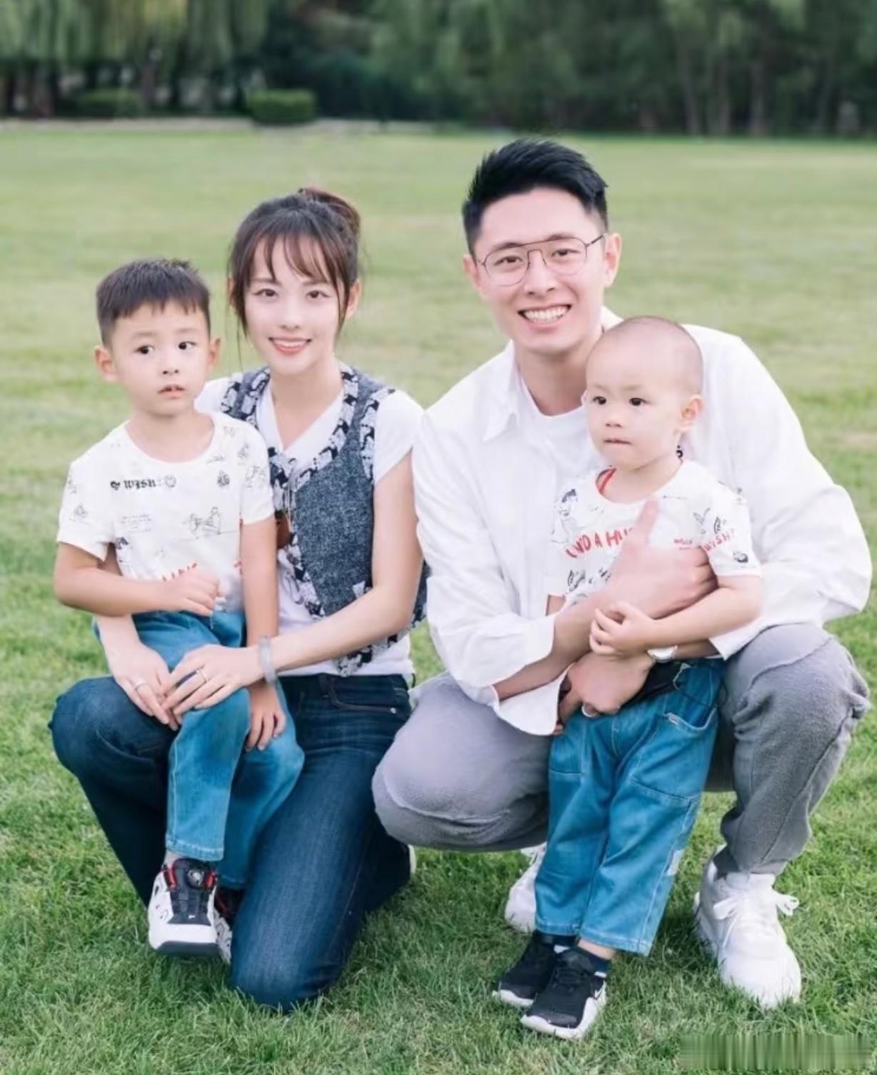 张嘉倪获两子抚养权历经三年离婚拉锯，张嘉倪于2025年底终审胜诉，成功获得两个儿