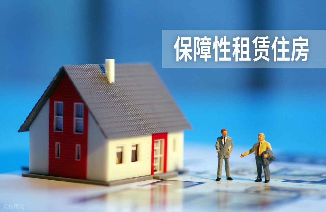 北京，一中年男子申请了公租房入住了3年，结果突然被告知取消资格。他不甘心就这么搬