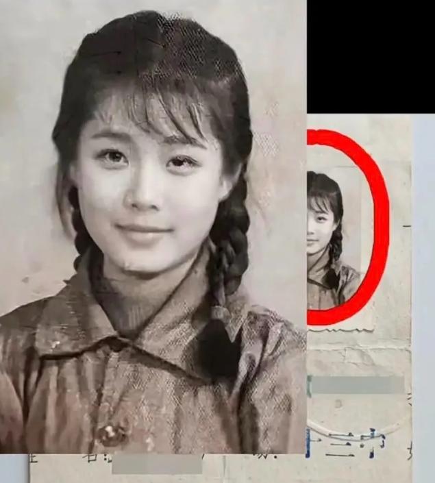 这是广西的一个网友晒出来的，他妈妈年轻时候的照片。网友说，在家里翻找出妈妈197