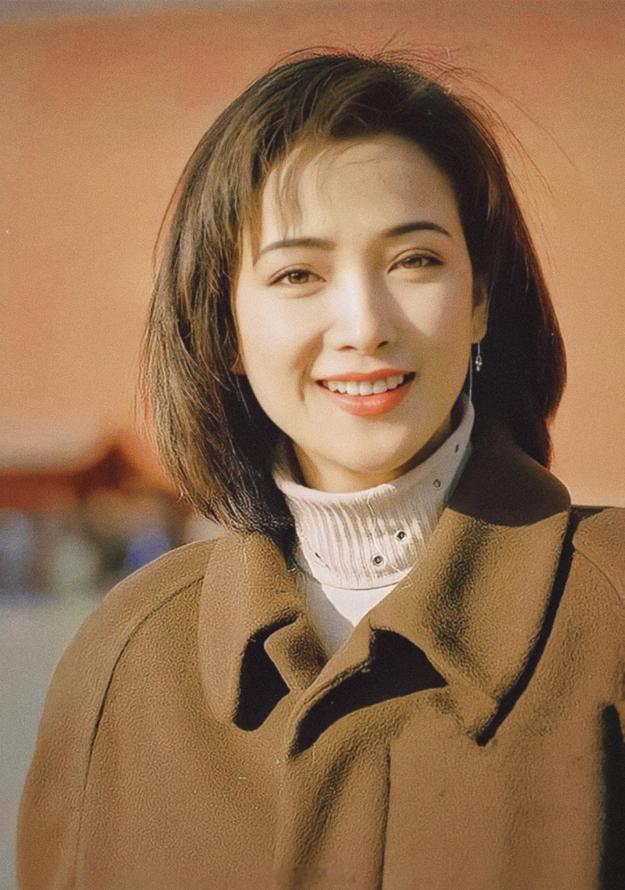 演员何晴去世演员何晴离世，享年61岁，走好。🕯️何晴的颜，毓秀水灵、精致如画