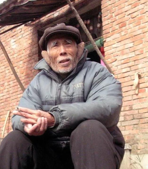 1949年，敌人让杨钦典把白公馆剩下的19名地下党员全部杀了，这时，一个地下党员