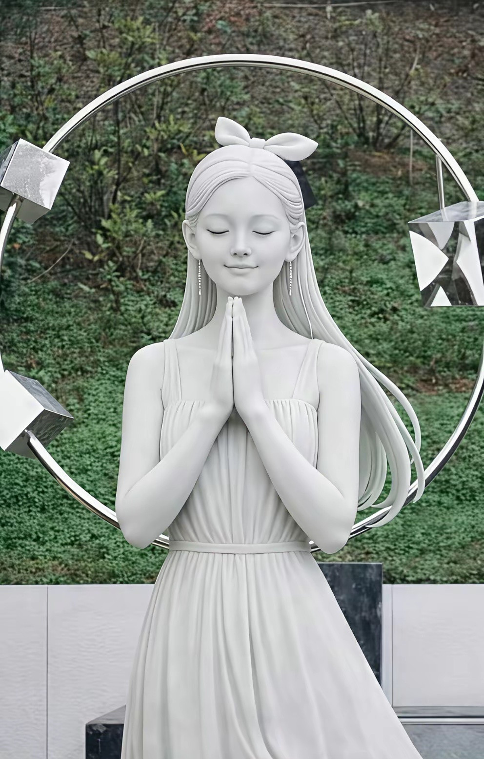 网友把大S的雕像改了一下，大家觉得如何