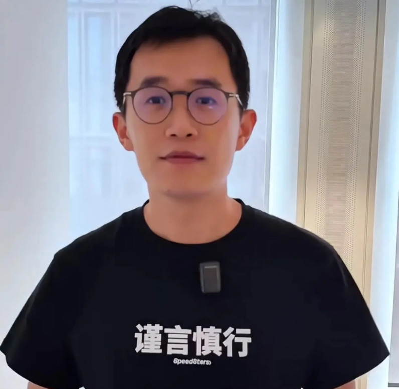 这事儿确实挺让人想不通的。王腾都做到那个位置了，年薪据说上千万，怎么还会为了点“