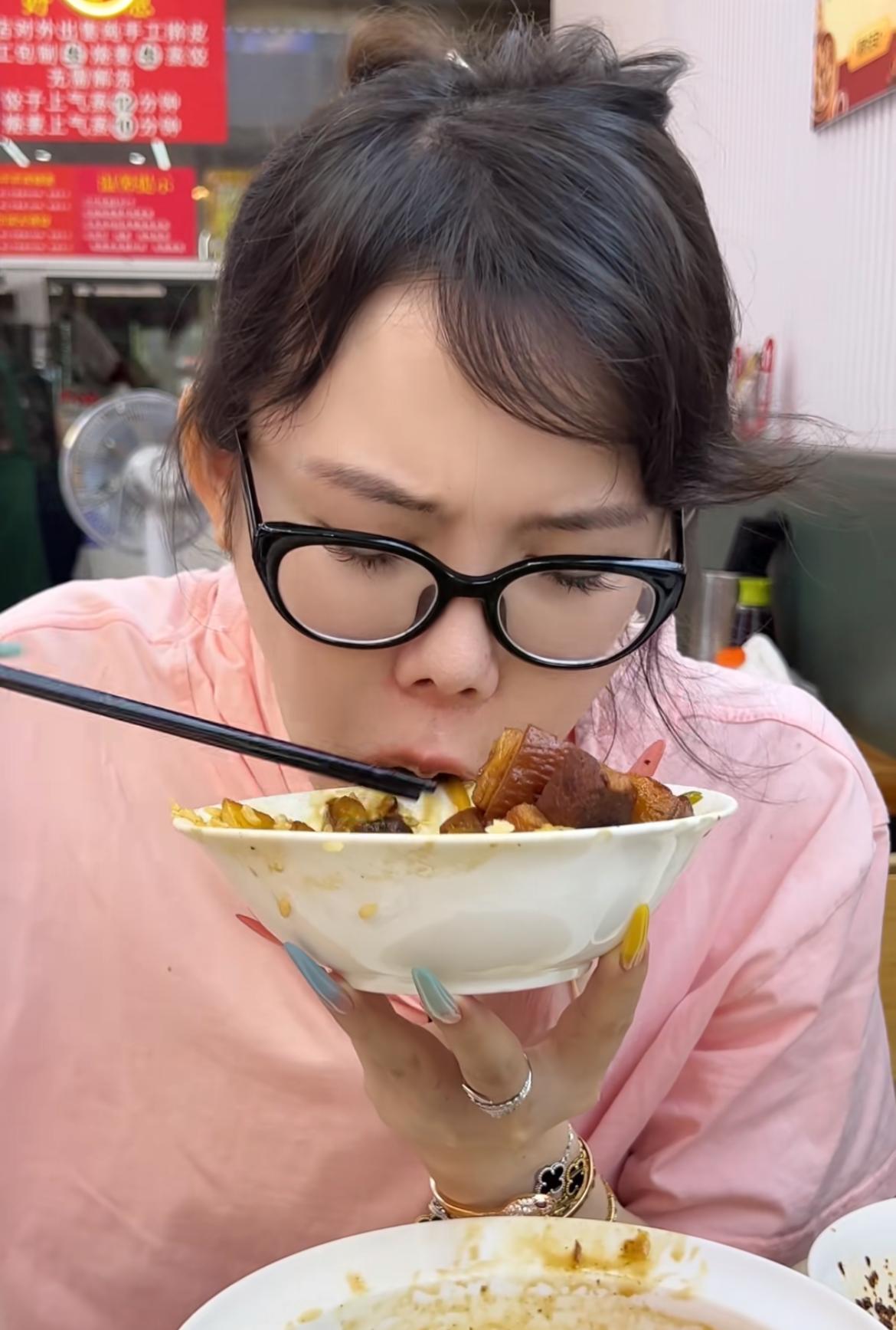 越吃越瘦！35岁第一代“大胃王”浪胃仙的实力仍然不容小觑，只是为什么他吃那么多仍