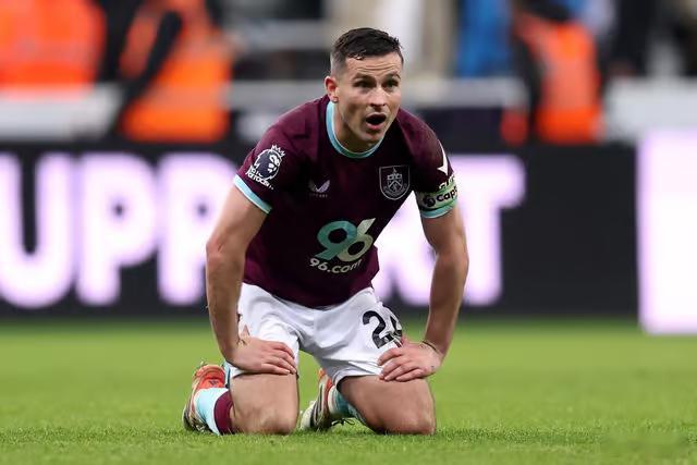 伯恩利狼队是联赛7连败，第二差的队就是伯恩利，联赛6连败。最残忍的故事就是，其