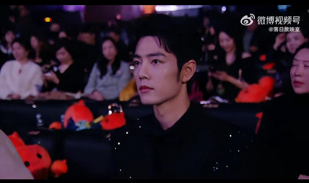 今年谁能拦住肖战拿微博之夜King？《藏海传》狂揽云合、灯塔30亿+播放量，断层