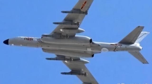 为何中国反复升级轰六轰炸机群？因为说白了，压根就是歪打正着，本来是技术不够，结果