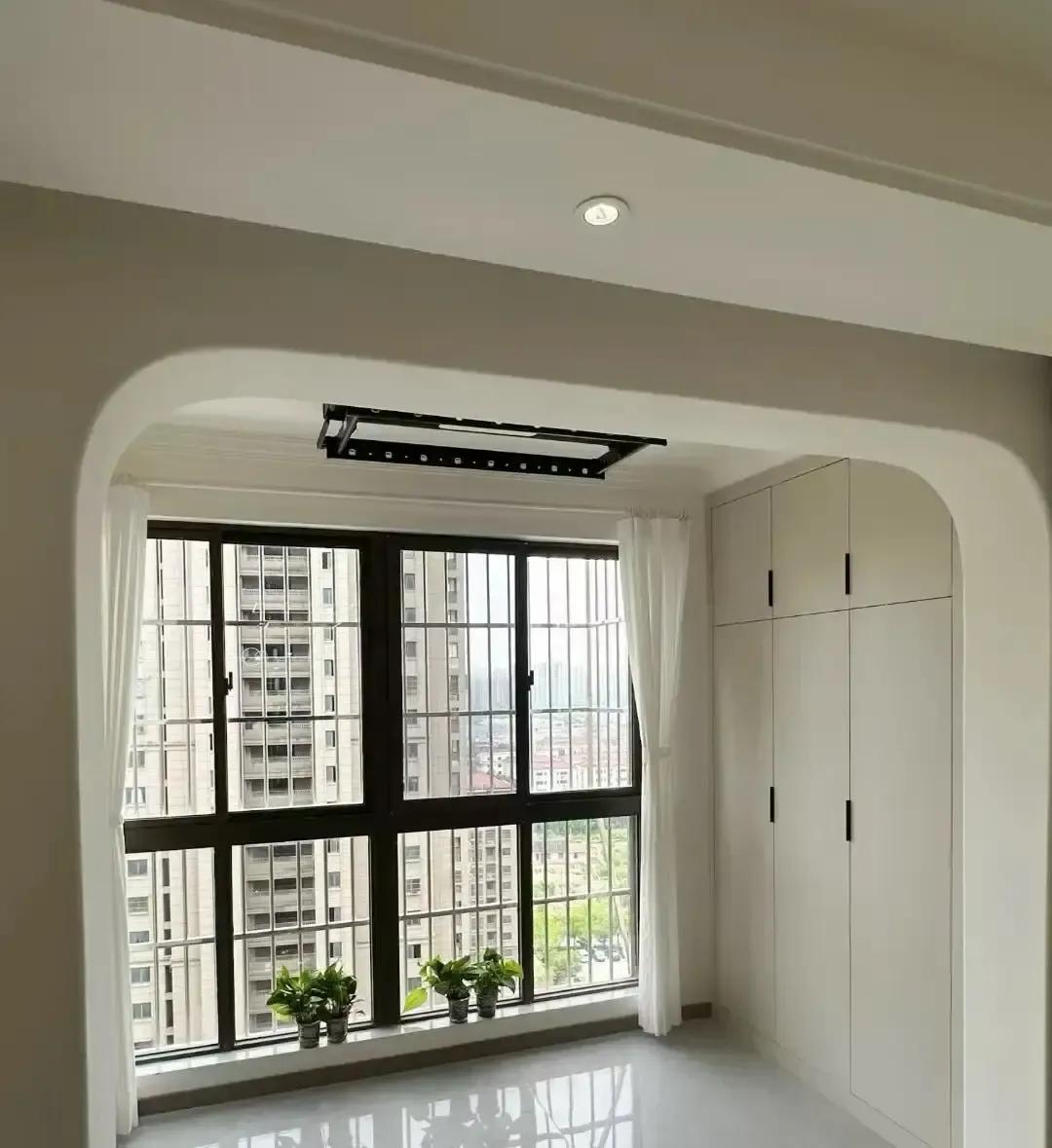 姐夫2021年手握四套房，非但没跑，还拉姨妹子一起加杠杆，结果房价腰斩，亏掉一百