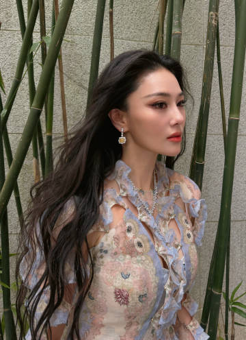 张馨予起晚了还没拍出发图张馨予起太晚出发图还没拍张馨予起太晚出发图还没