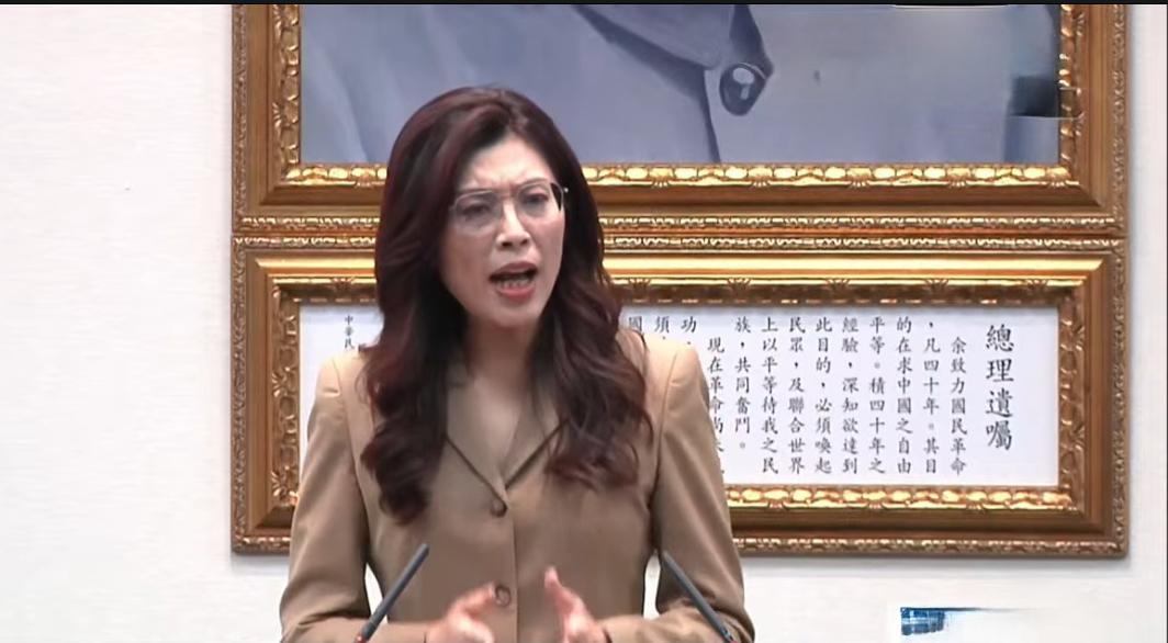 国民党主席郑丽文今（25日）下午在中常会上表示：马英九前核心幕僚竟然想伤害马先生