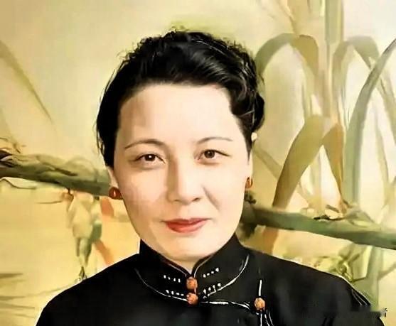 宋美龄106岁的长寿真相来了！医生翻她病历都惊讶了：癌症确诊后，她每天雷打不动做