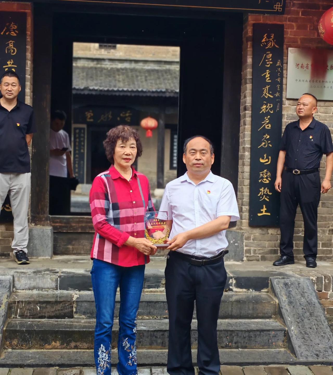 一个干部，主政一方或一个部门，要能干点实事，对得起老百姓，对得起组织，也对得起自