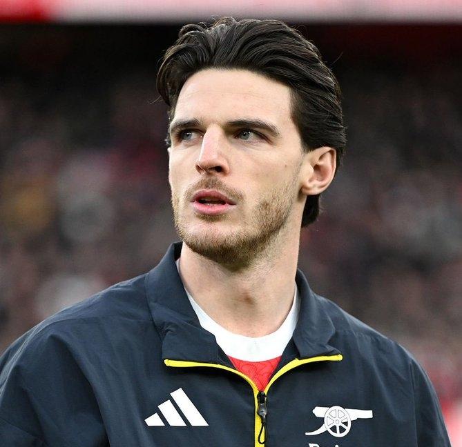 欧洲转会新闻汇总！★虚惊一场！阿森纳的“右后卫”赖斯在与布莱顿的比赛中膝盖受