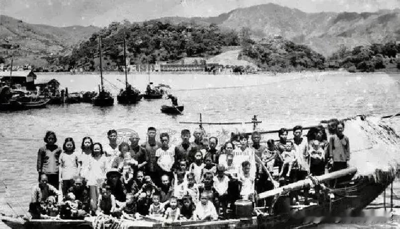 1960年，广东渔民带48口族人深夜逃港，全程不敢出声，一夜看哭无数过来人