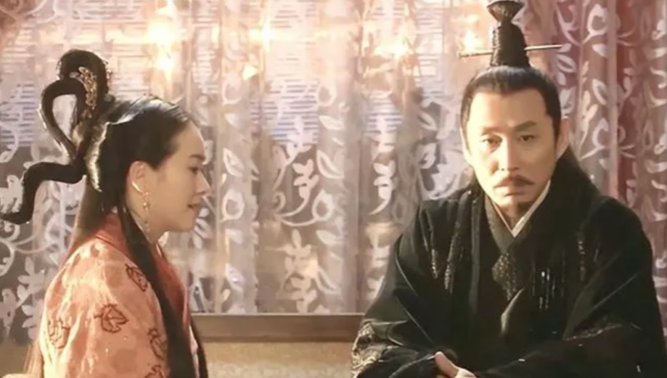 勾践和妻子雅鱼在吴国作人质时，伍子胥命令雅鱼去侍奉晋国使者过夜。得知消息的雅鱼要
