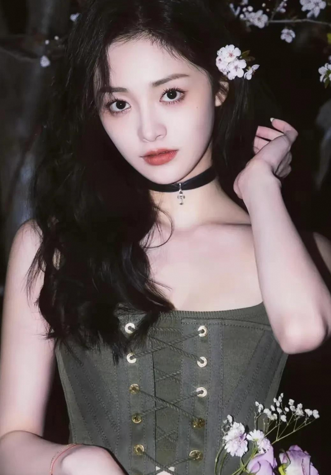 周洁琼写真照:时尚婉约与性感妩媚的完美结合