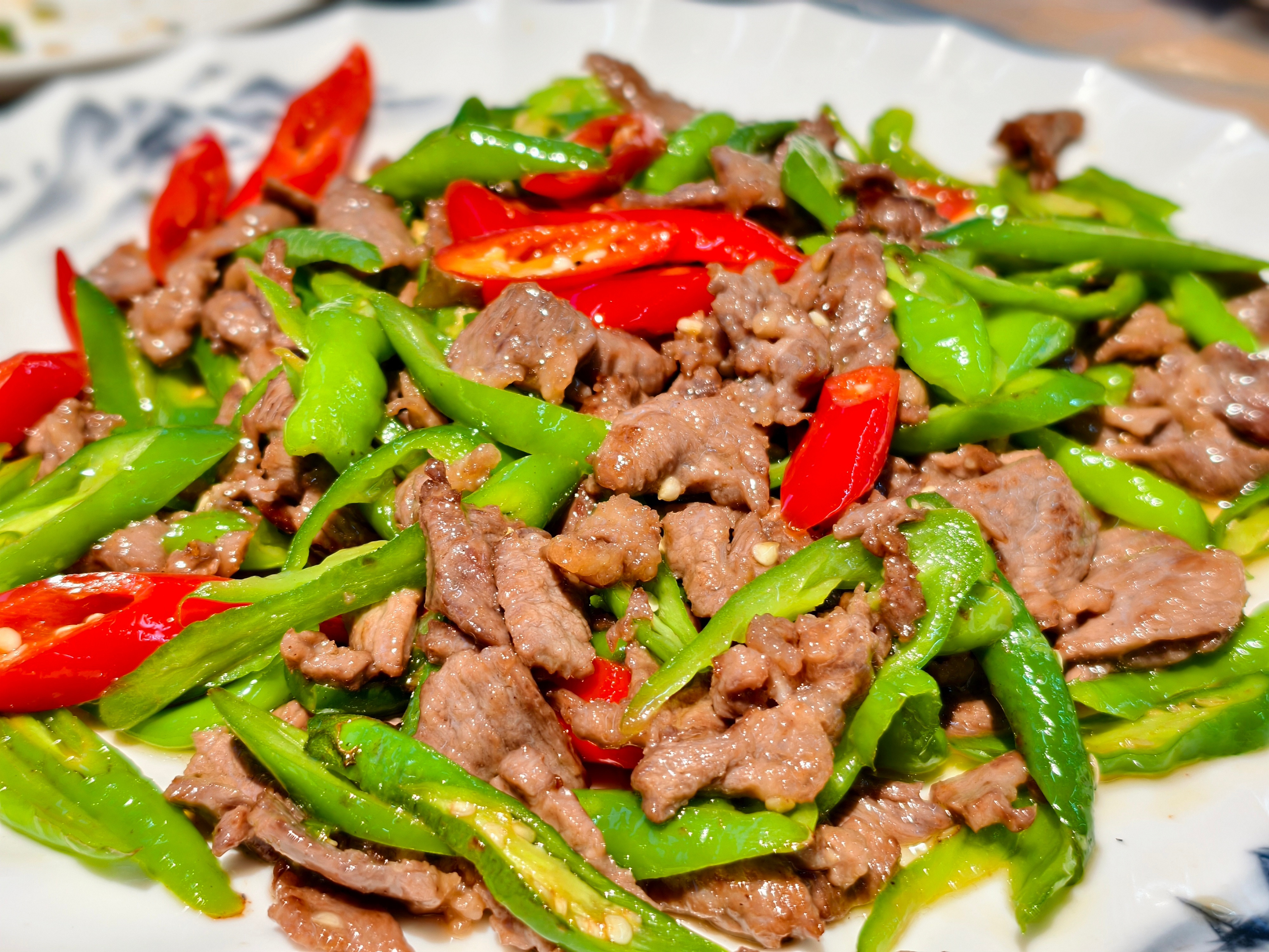 你减肥主要靠什么我觉得还是坚持，清淡的饮食要坚持，定期的运动量要坚持，早睡早起