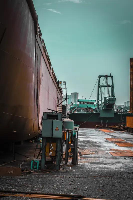 最近土耳其伊斯坦布尔造船厂挺热闹，一艘崭新的军舰缓缓下水，船身上刷着马来西亚皇家