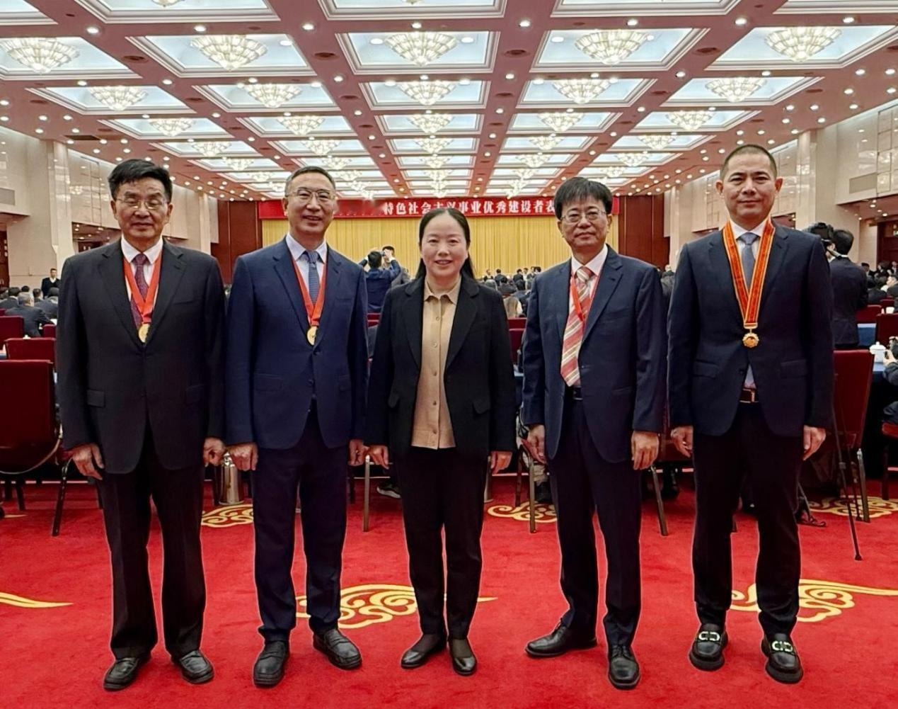 零跑董事长朱江明再获大奖，好的企业就是受认可！11月13日，零跑汽车董事长