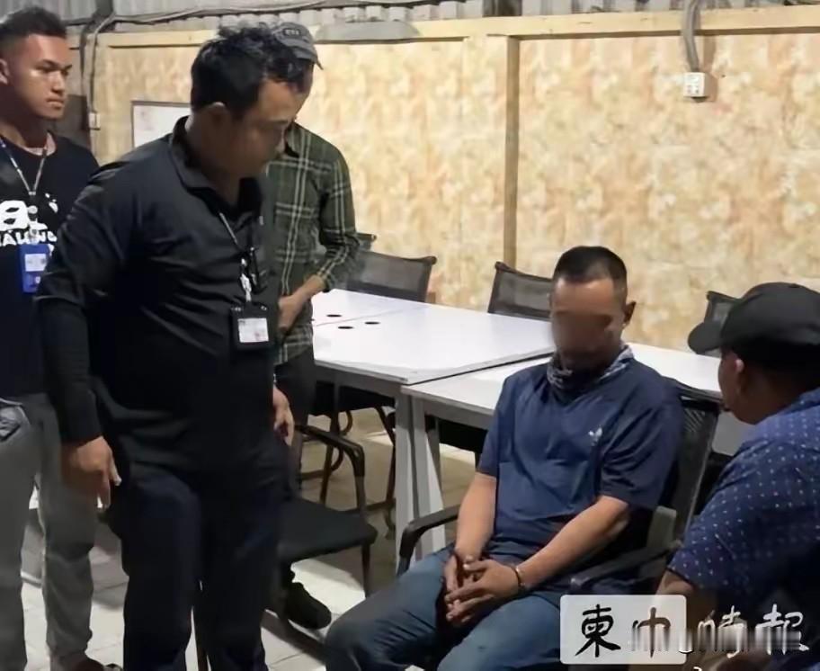 柬埔寨，一男的，趁着诊所里只有一个中国女医生，就起了歹心，他假装自己身体不舒服，