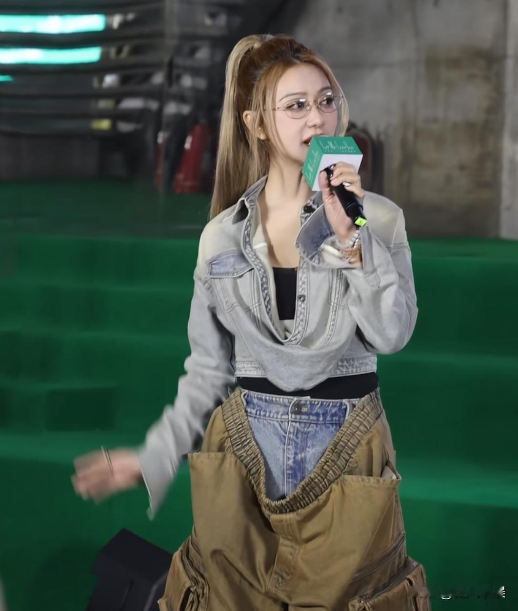 薛凯琪，这造型让人看的目瞪口呆！薛凯琪又上热搜了，这次不是因为她那冻龄的神颜