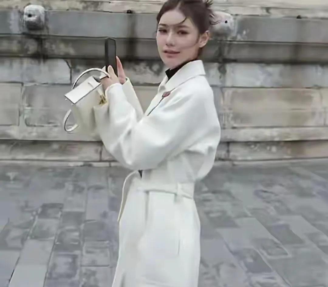 马晓梅招人喜欢，直播带货被粉丝问起衣柜，直言自己不喜欢买衣服马筱梅最近直播带货