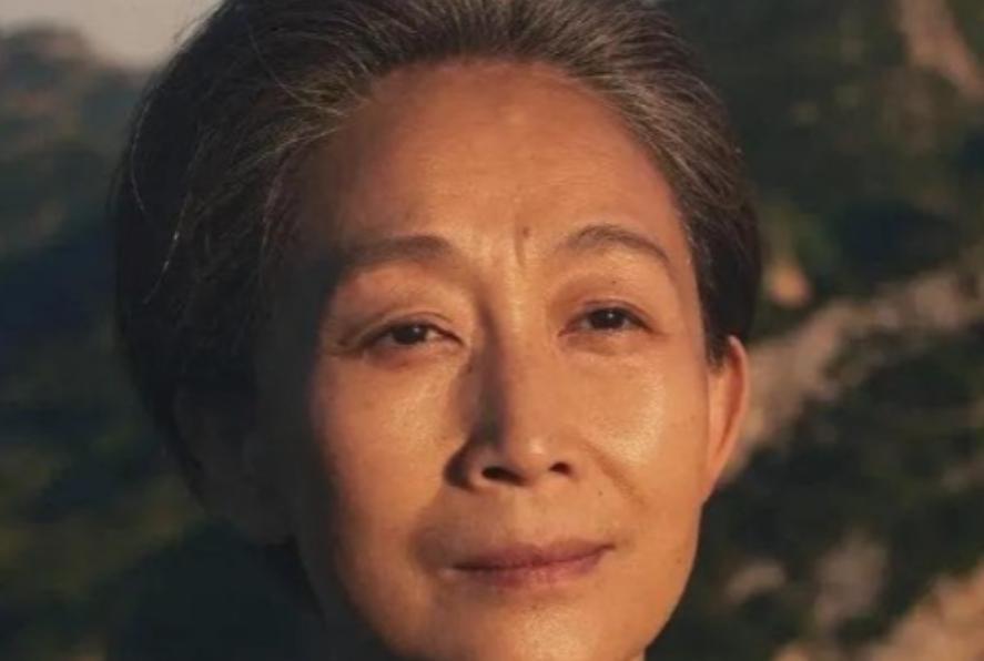 1971年，清华大学叶文洁背叛人类，擅自向太空中发射电波，8年后竟收到神秘回复：